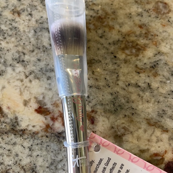 IT Cosmetics All Over Shadow Brush - Picture 2 of 2